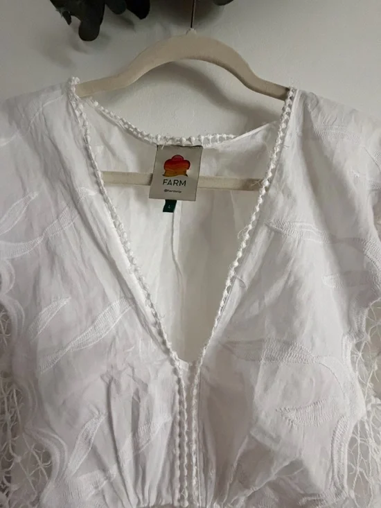 FARM Rio Off White Lace Richelieu Embroidered Tiered V-Neck Midi Dress - Picture 7 of 8